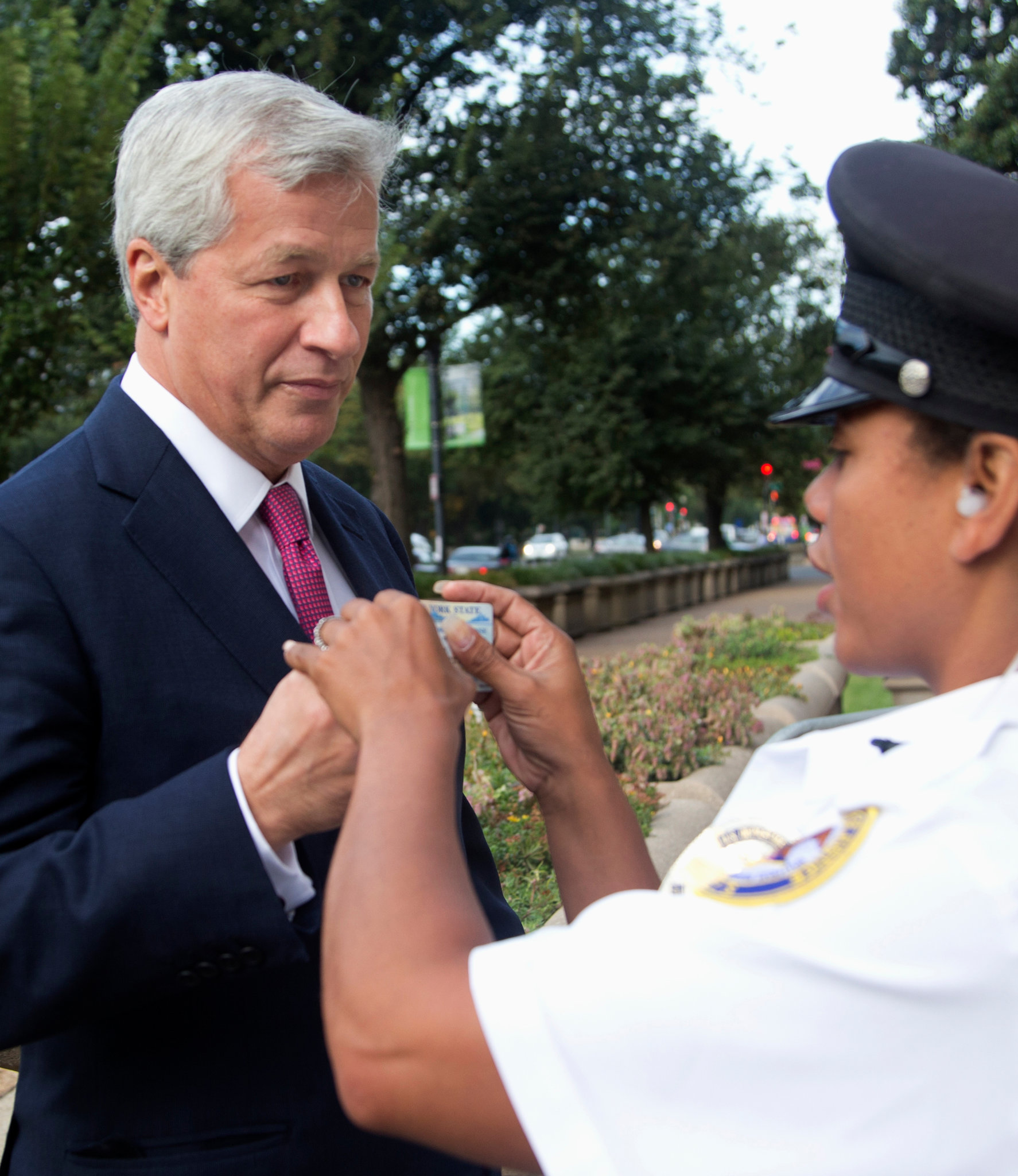 JPMorgan Urged to Pay More in Mortgage Deal - The New York Times