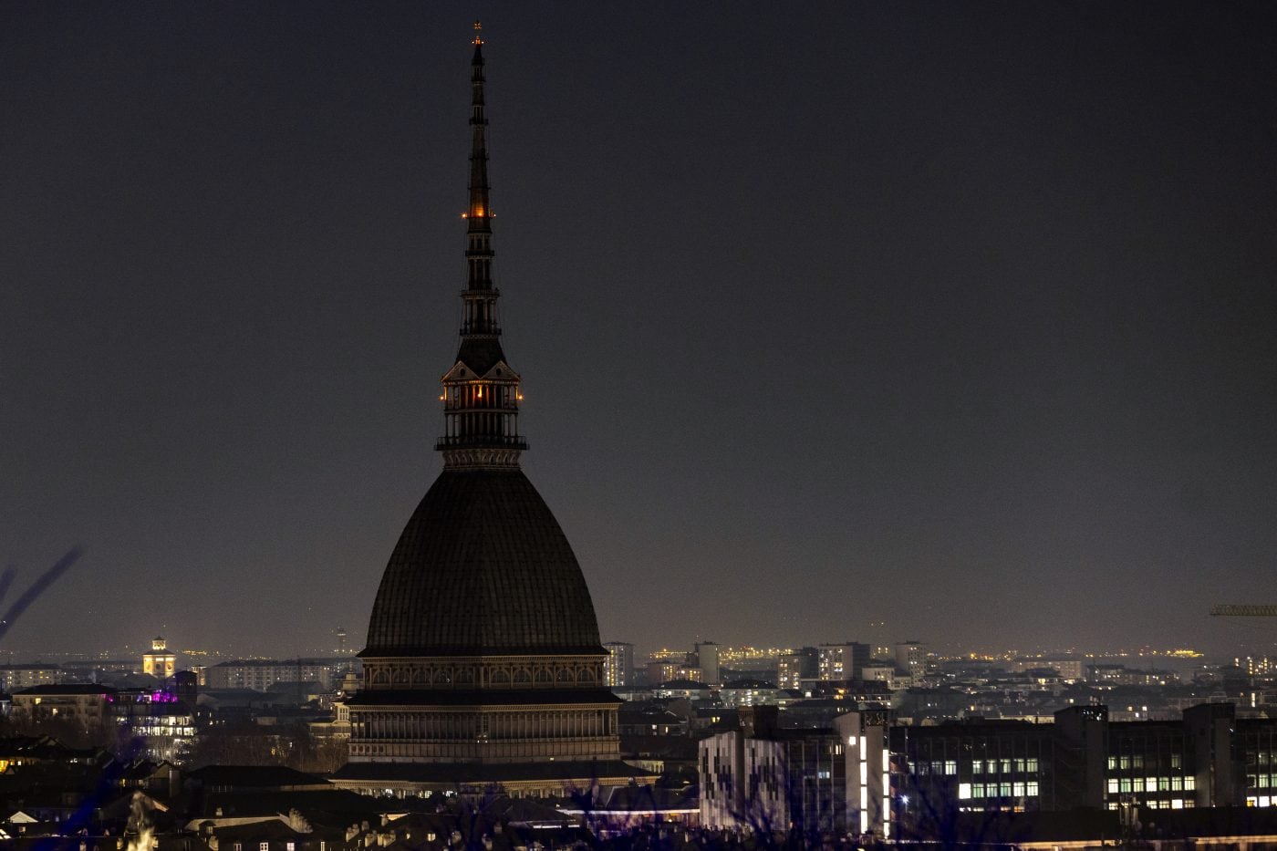 Cosa è successo e perché Torino è rimasta al buio: blackout per 380mila persone nel weekend
