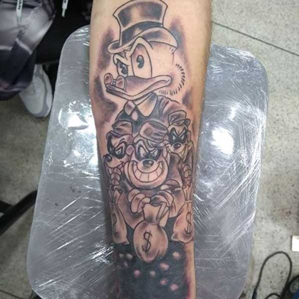 66 Tatuagens dos Irmãos Metralhas: Desenhos e Significados!