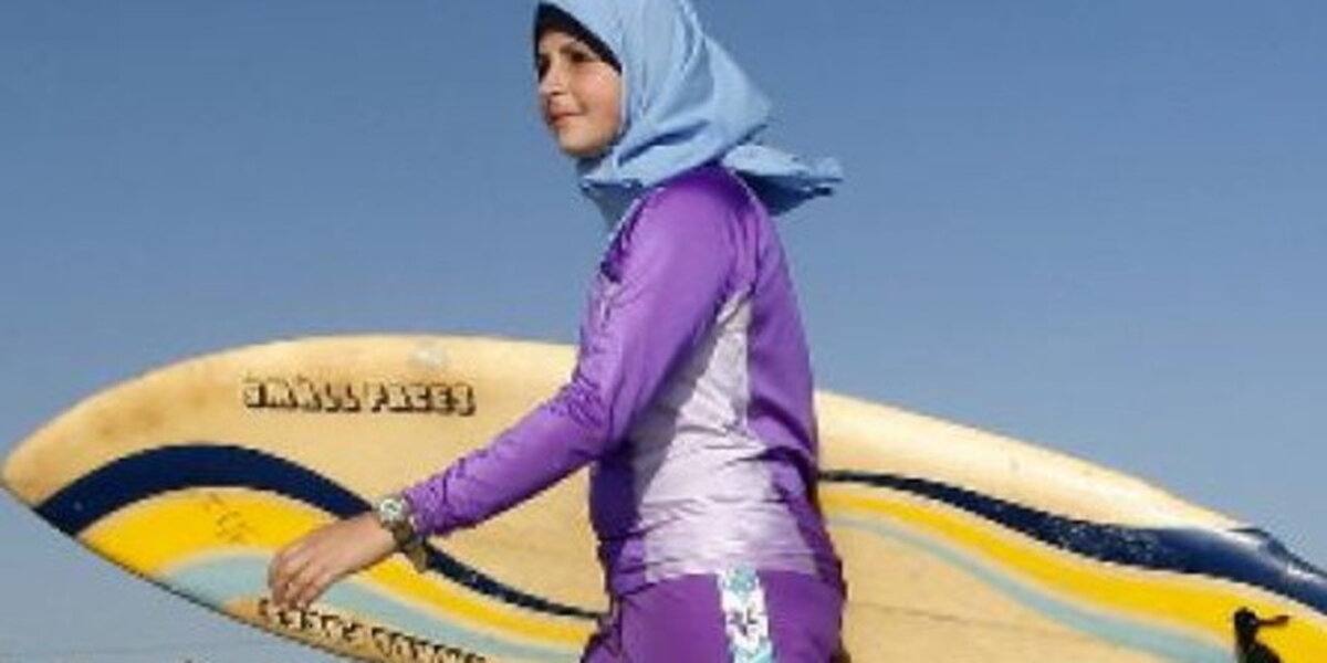 Berlin führt "Burkini" ein: Muslima verhüllt ins Hallenbad | taz.de