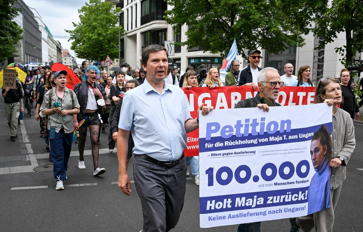 In Ungarn inhaftierte Ak­ti­vis­t*in: Vater von Maja T. beginnt Hunger-Protestmarsch nach Budapest | taz.de