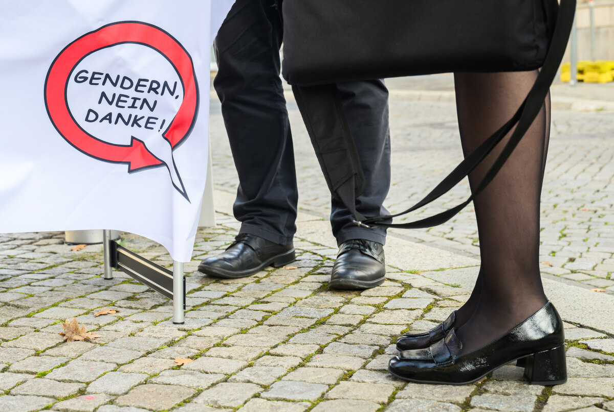 Bundesbehörde darf nicht kündigen: Gendern umschifft | taz.de