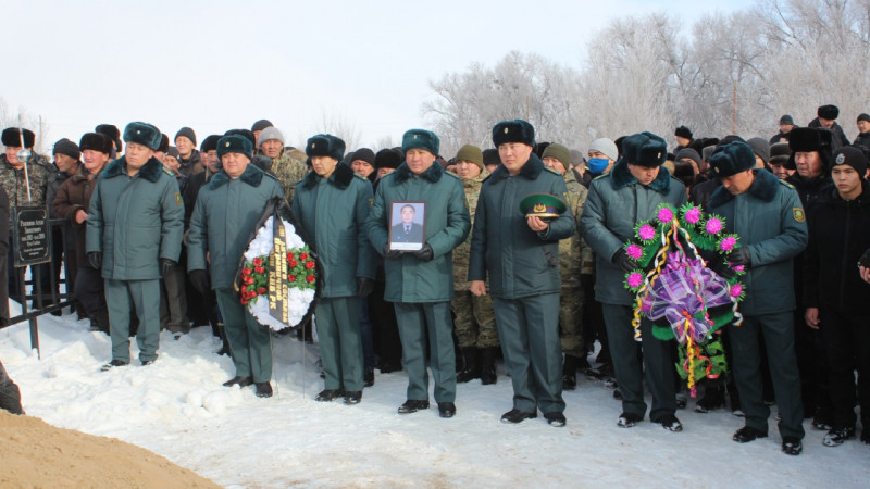 В ВКО похоронили офицера КНБ, погибшего от рук террористов: 11 января 2022 13:37 - новости на Tengrinews.kz