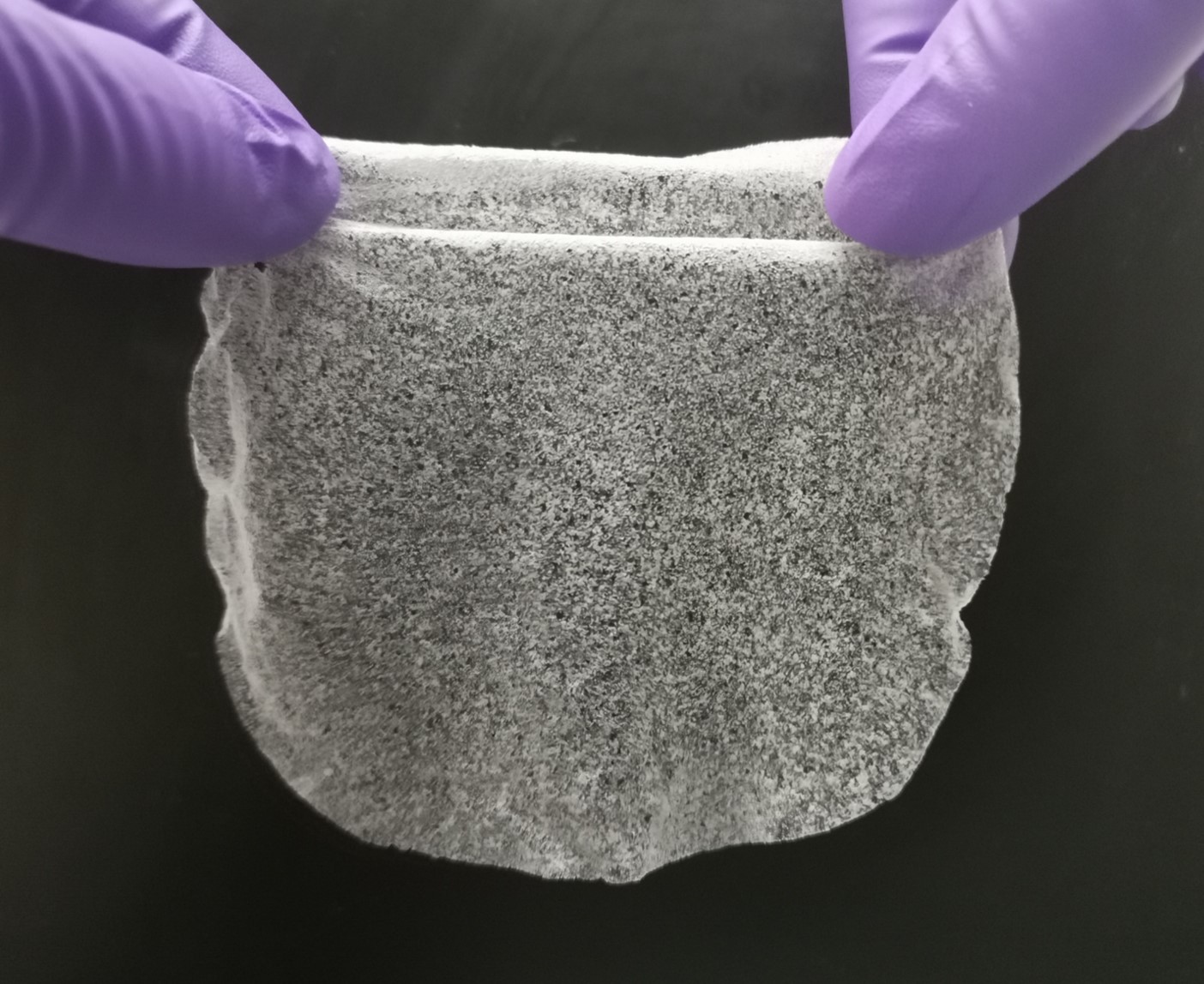 Low-Cost Gel Film Can Pluck Drinking Water From Desert Air - UT Austin News - The University of Texas at Austin
