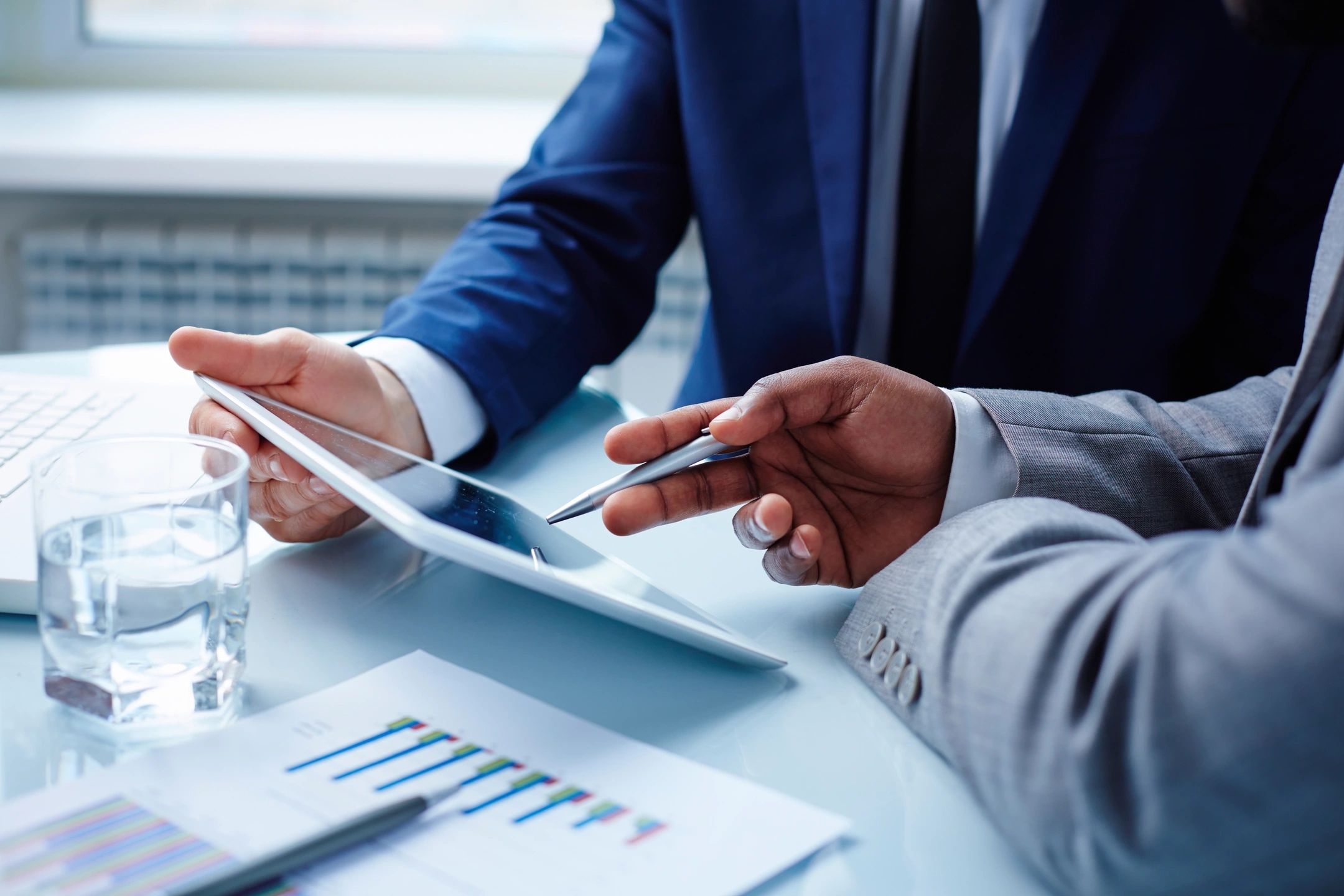 CPA Review Comparison: 4 Top CPA Courses [Reviewed 10]