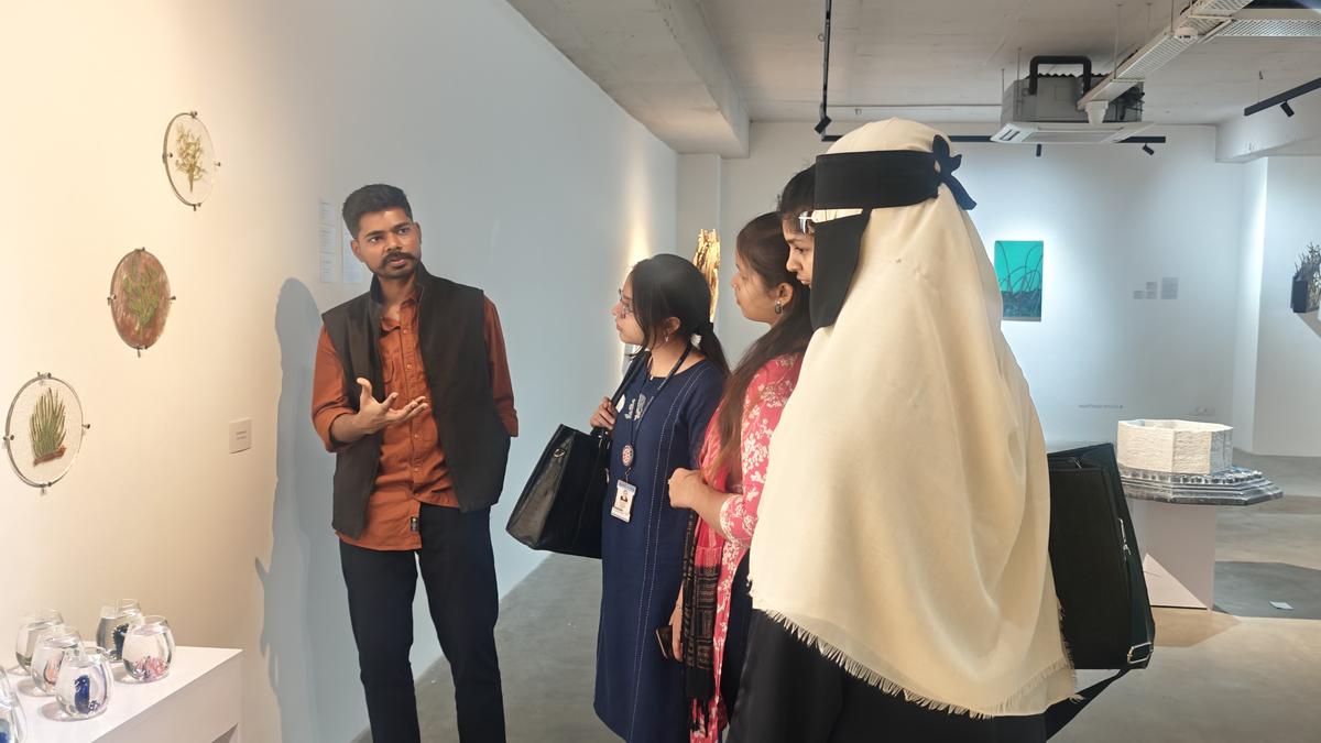How a gallery walkthrough is introducing Hyderabad students to contemporary art - The Hindu