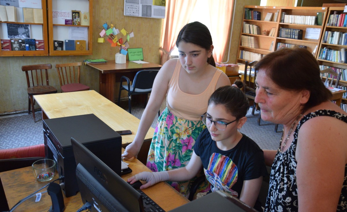 Small-Town Librarians Slip Drag Books Into Children’s Program