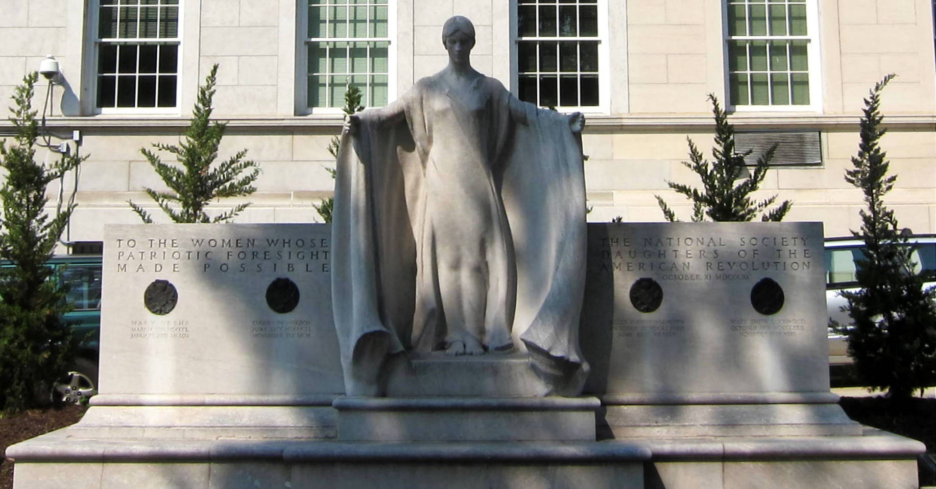 DAR Patriots Fight To Keep Men Out Of Historic Women's Society