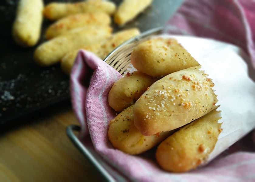 3 ingredient Garlic Breadsticks (No yeast) ⋆ The Gardening Foodie
