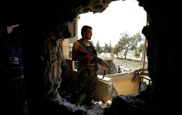 Russian and Syrian Strikes on Deir Ezzor Kill and Injure SDF Fighters
