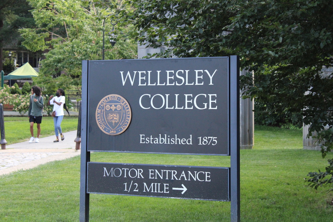 Wellesley alters titles and policies after Department of Education changes – The Wellesley News