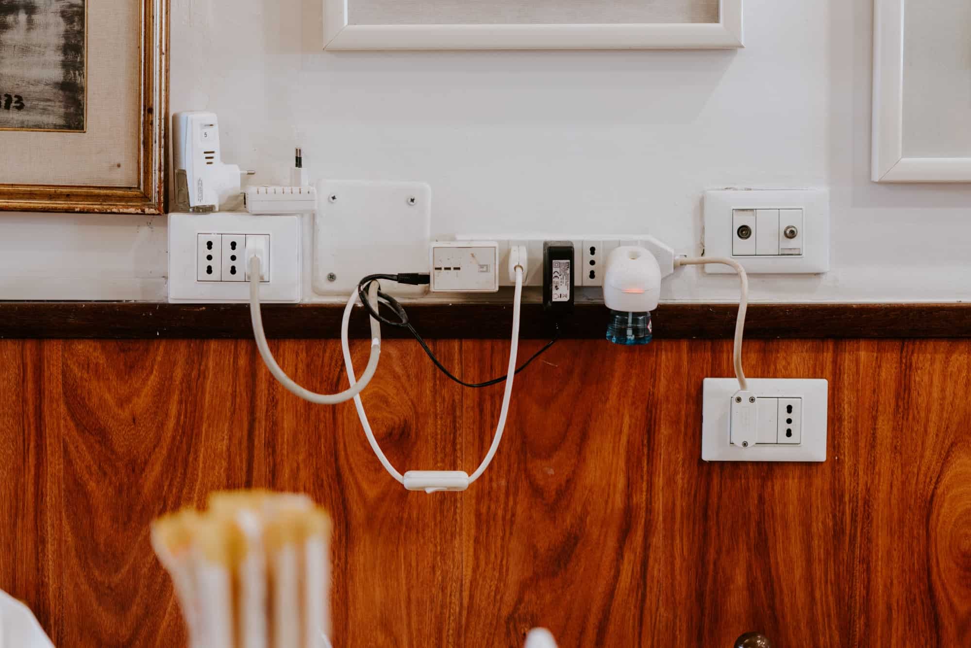 Heading Overseas? A Guide to Choosing the Right Travel Adapter