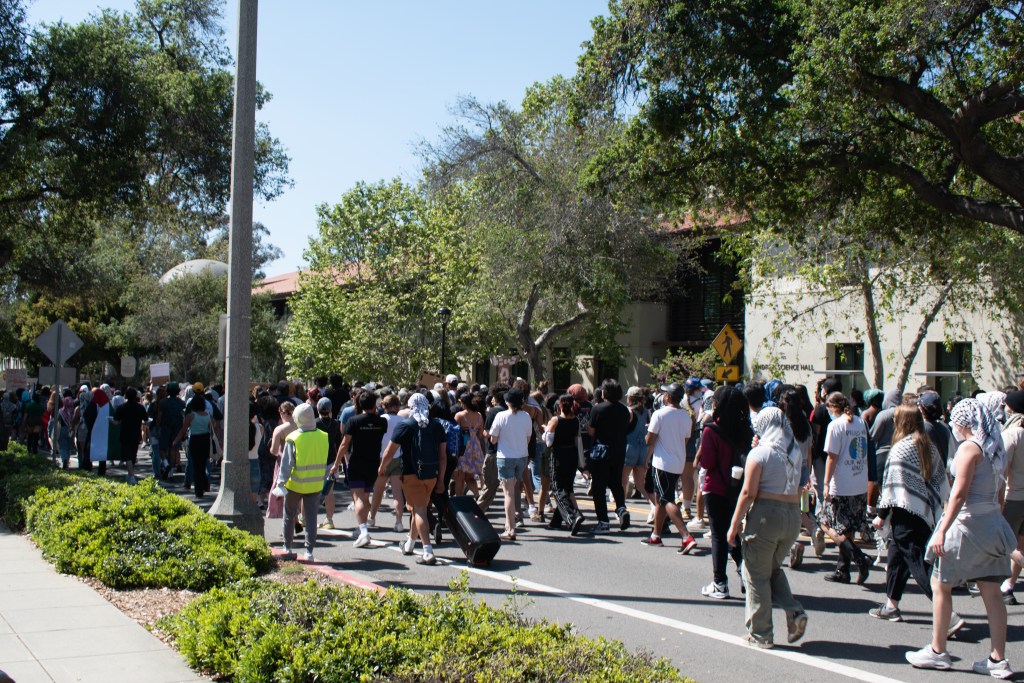 Pomona College faculty votes to pass resolution condemning college; over 250 7C community members walkout for divestment - The Student Life