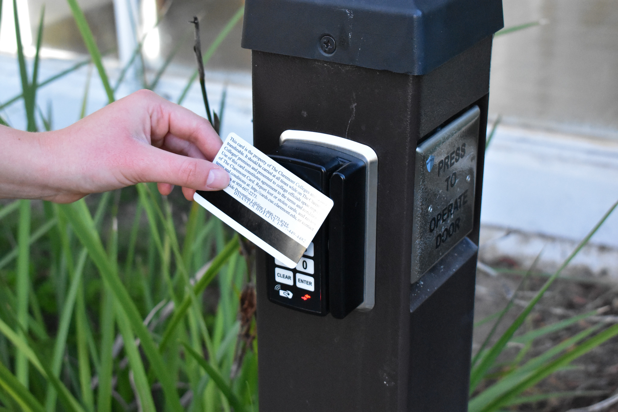 Students question residential security after Scripps transitions to keycard-only door access - The Student Life