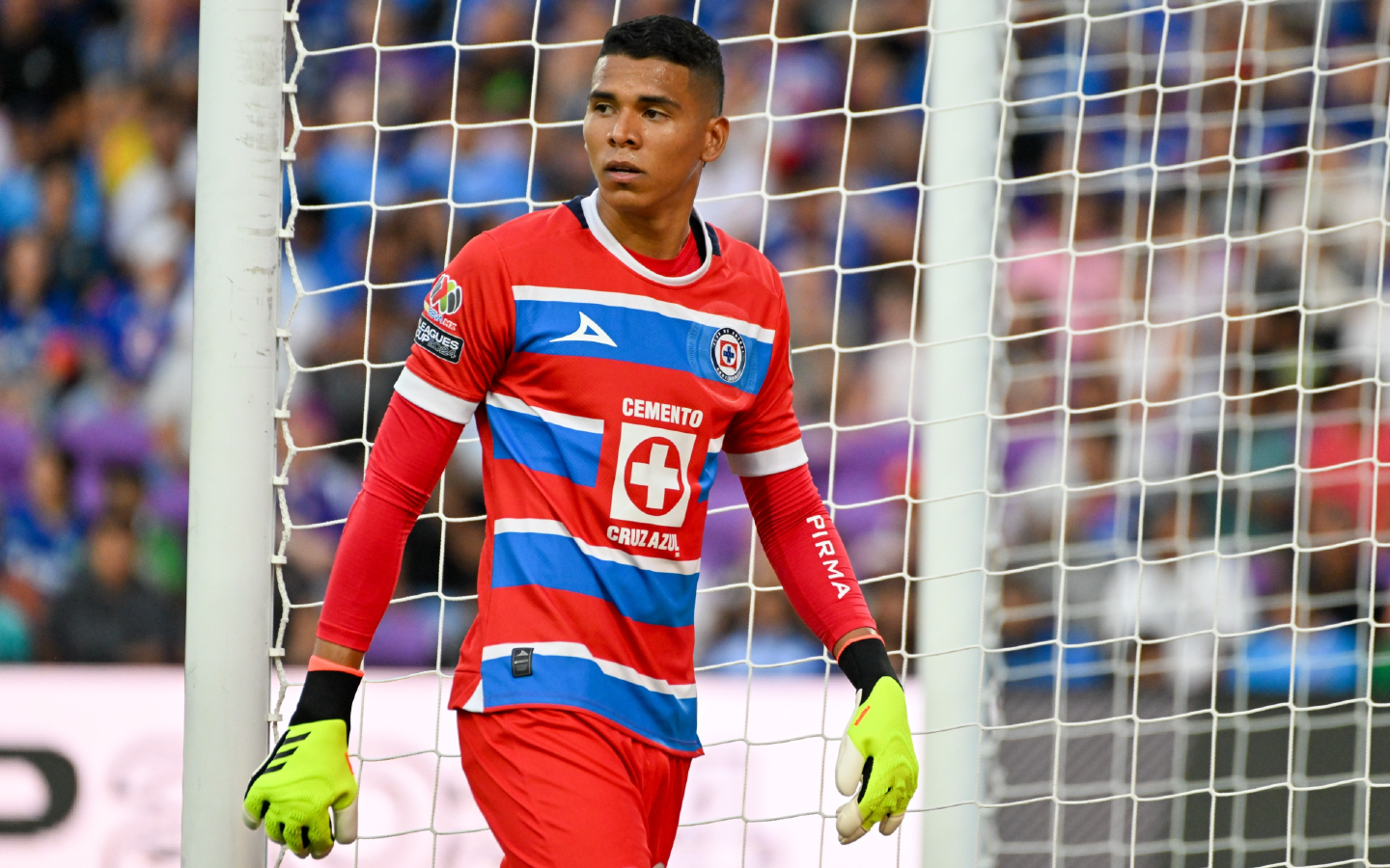 Kevin Mier cambia su Instagram y genera dudas sobre su futuro en Cruz Azul