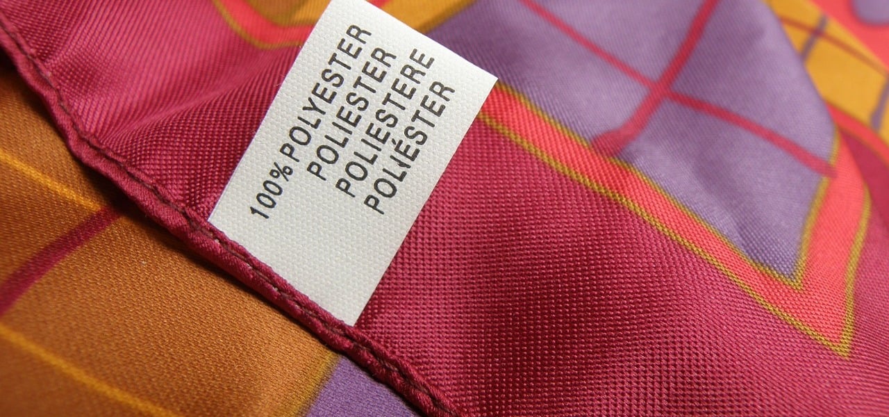 Polyester: Weshalb der Kunststoff problematisch ist - Utopia.de