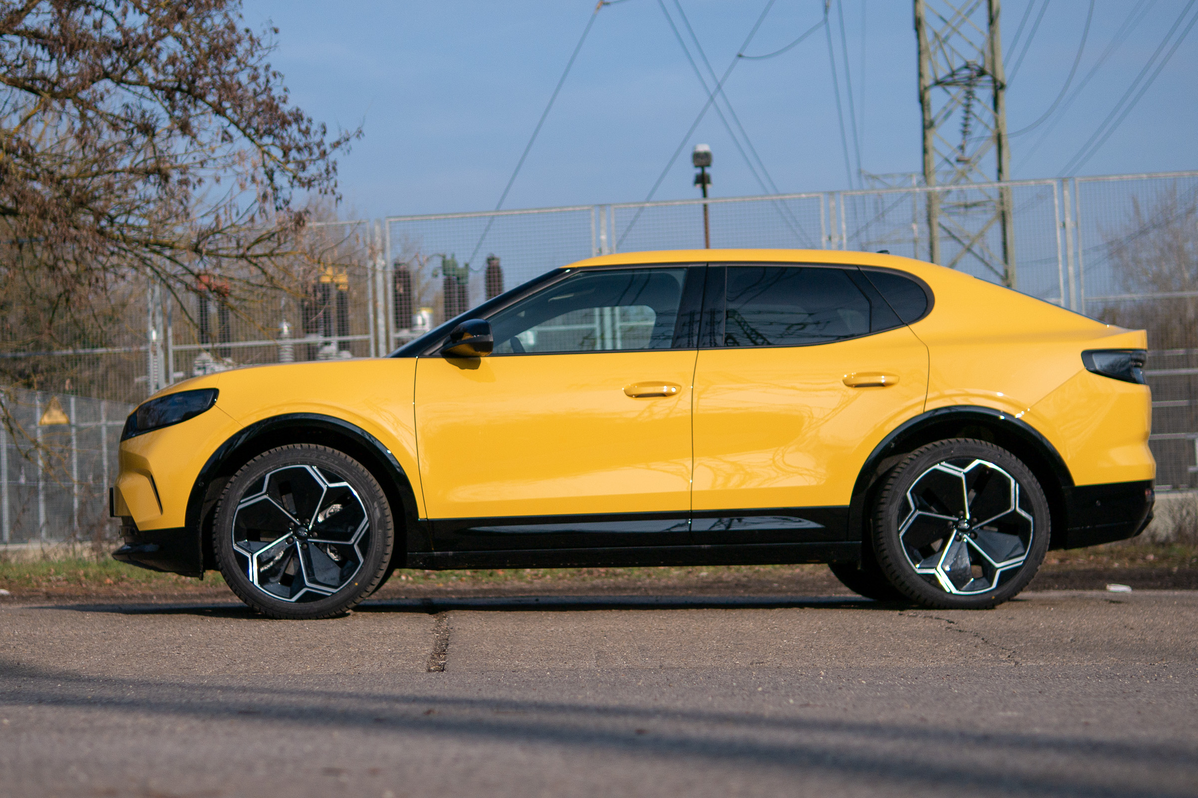 Nagyobb hatótávot kap az olcsóbb Ford Capri és Explorer - Villanyautósok