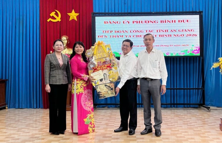 Phó Chủ tịch UBND tỉnh An Giang Ngô Công Thức chúc tết các phường, xã và gia đình chính sách