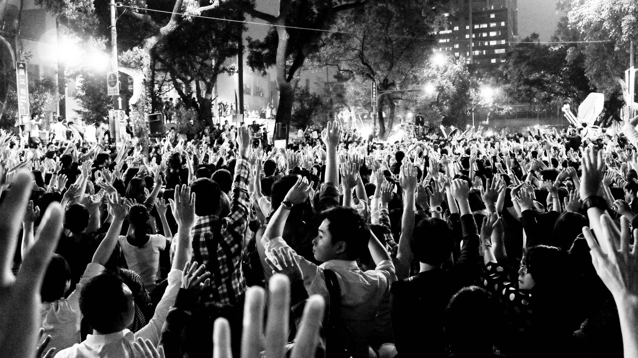Taiwanese occupy parliament to stop trade deal • Waging Nonviolence | Waging Nonviolence