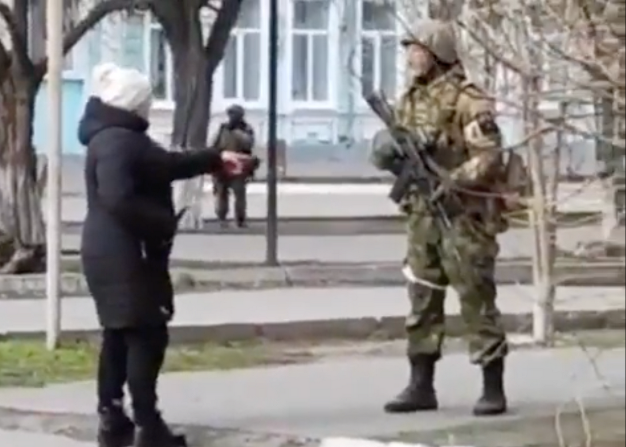 Ukraine’s secret weapon may prove to be civilian resistance | Waging Nonviolence