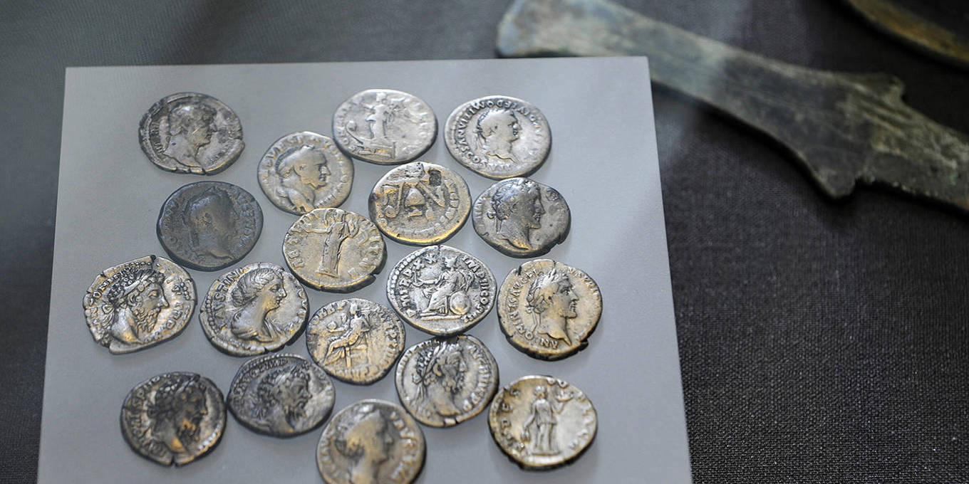 The Decline and Fall of the Dollar Empire by Barry Eichengreen - Project Syndicate
