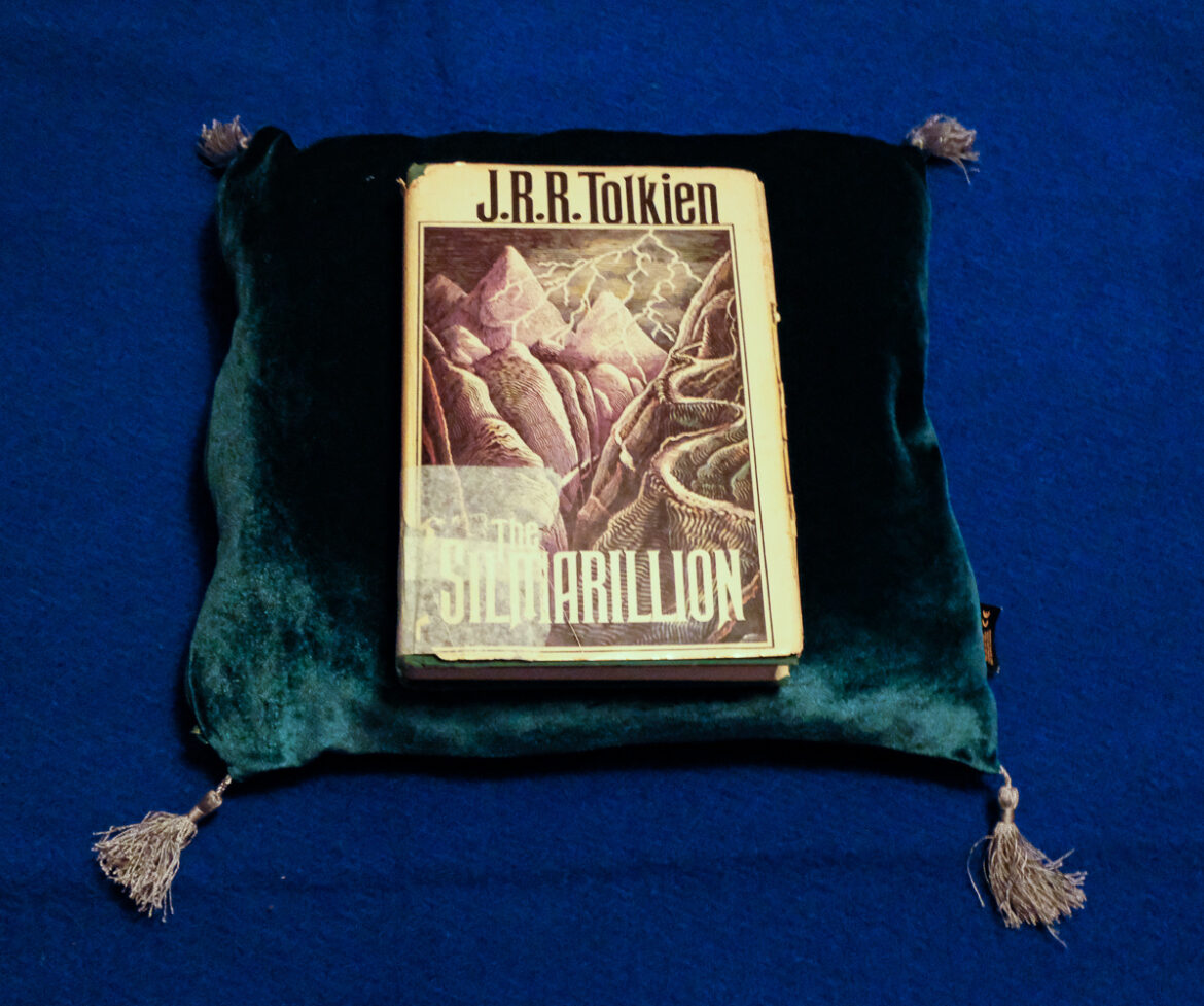 Reading the Silmarillion - Arts & Culture, Book Reviews, Culture, Paganism, Perspectives, Reviews, TWH Features