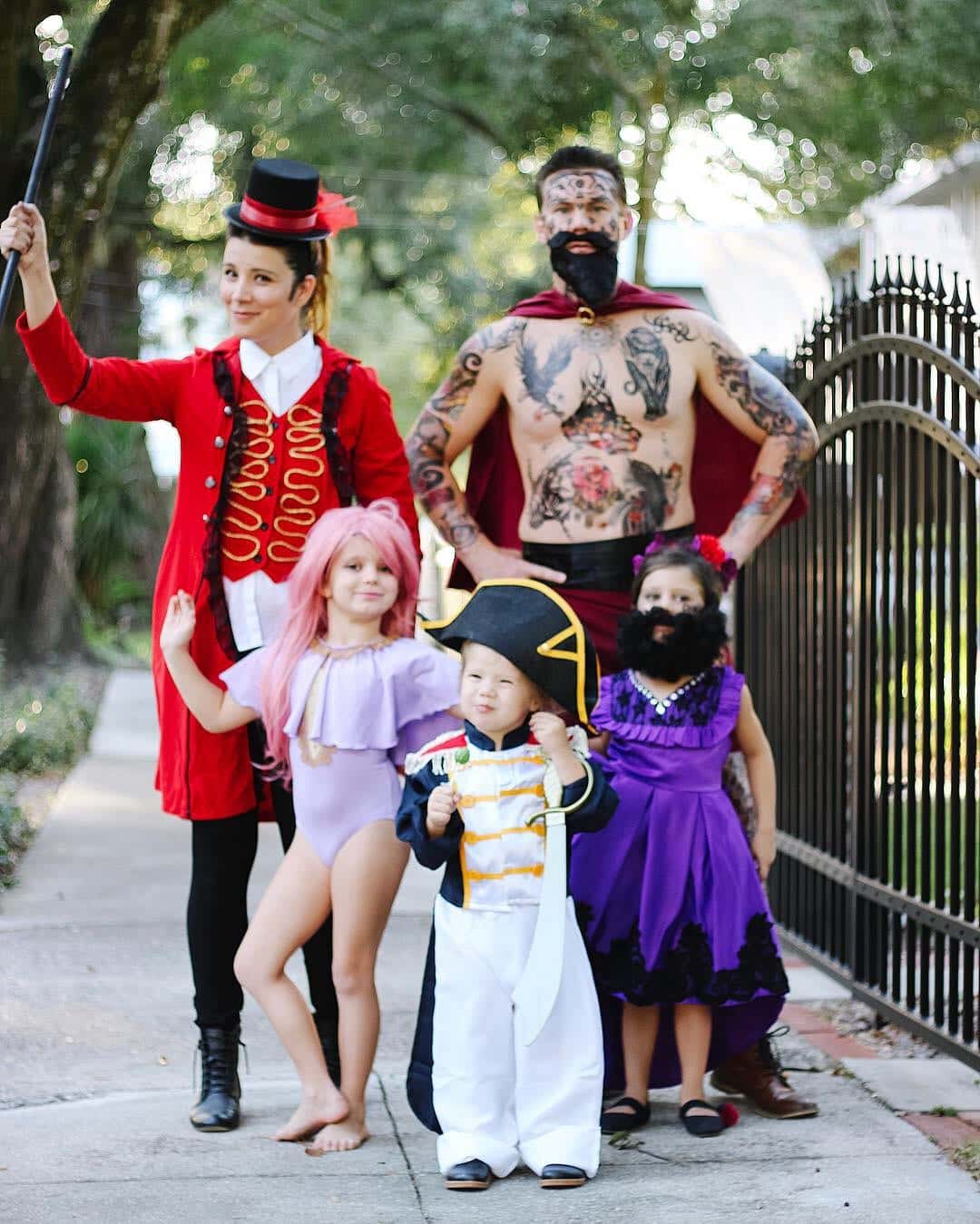 Greatest Showman Family Halloween Costumes - With the Blinks