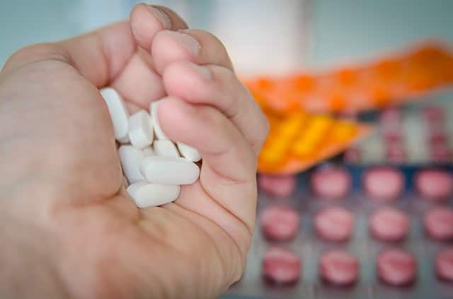 farmaceutico-clinico-o-que-faz-onde-trabalha-quanto-ganha-e-como-se-especializar