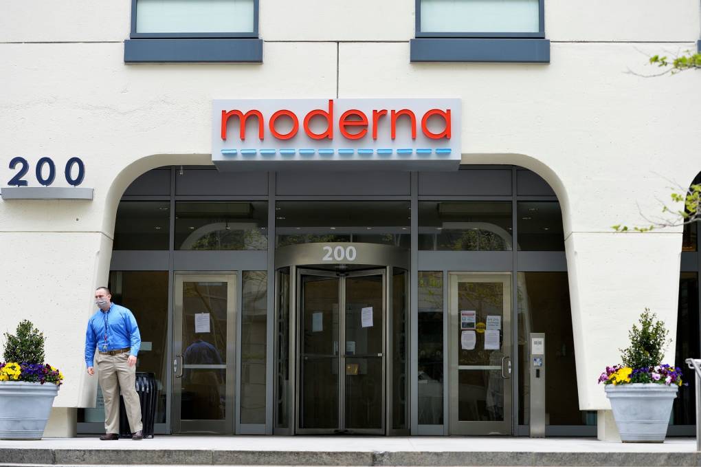 FDA Researchers Endorse Moderna COVID-19 Vaccine | KQED