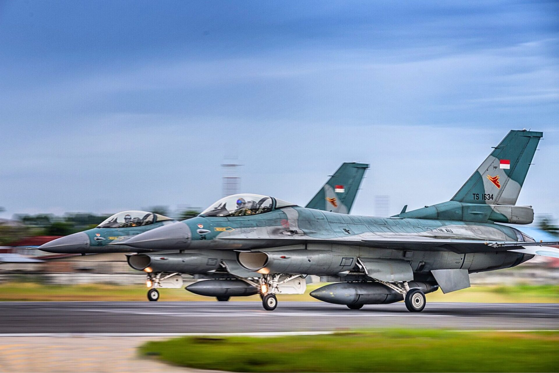 Indonesia tests fighter jets on toll roads as emergency runways - AeroTime