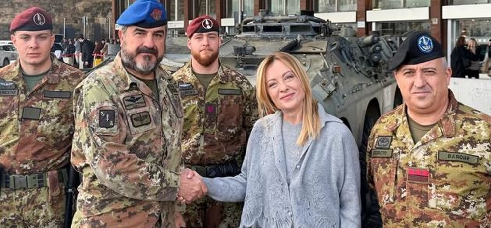 Meloni visits the Strade Sicure military at Termini and the Colosseum: "No downgrading."