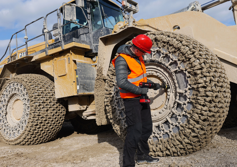 Change Heavy-Duty Vehicle Wheels with Ease – Introducing the alkitronic® EB N-Tool - alkitronic ® - alki Technik GmbH %
