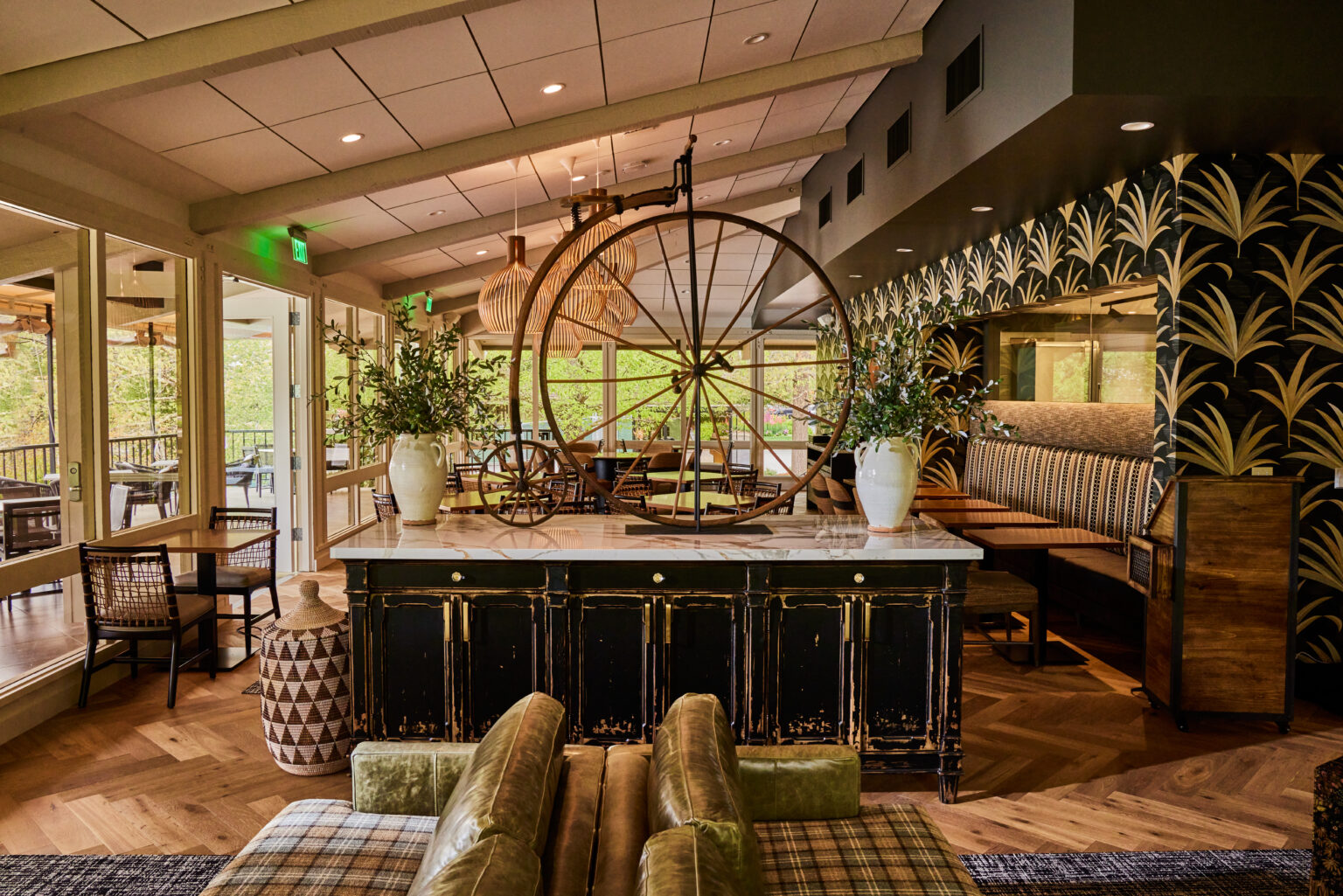 New restaurant in Menlo Park pays homage to old Silicon Valley - The Almanac