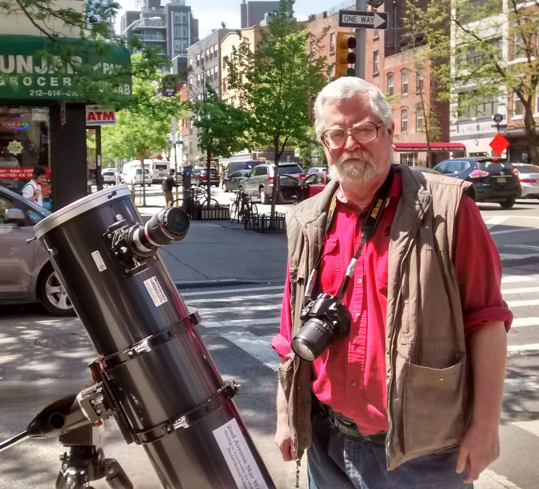 The Sidewalk Astronomer of Second Avenue