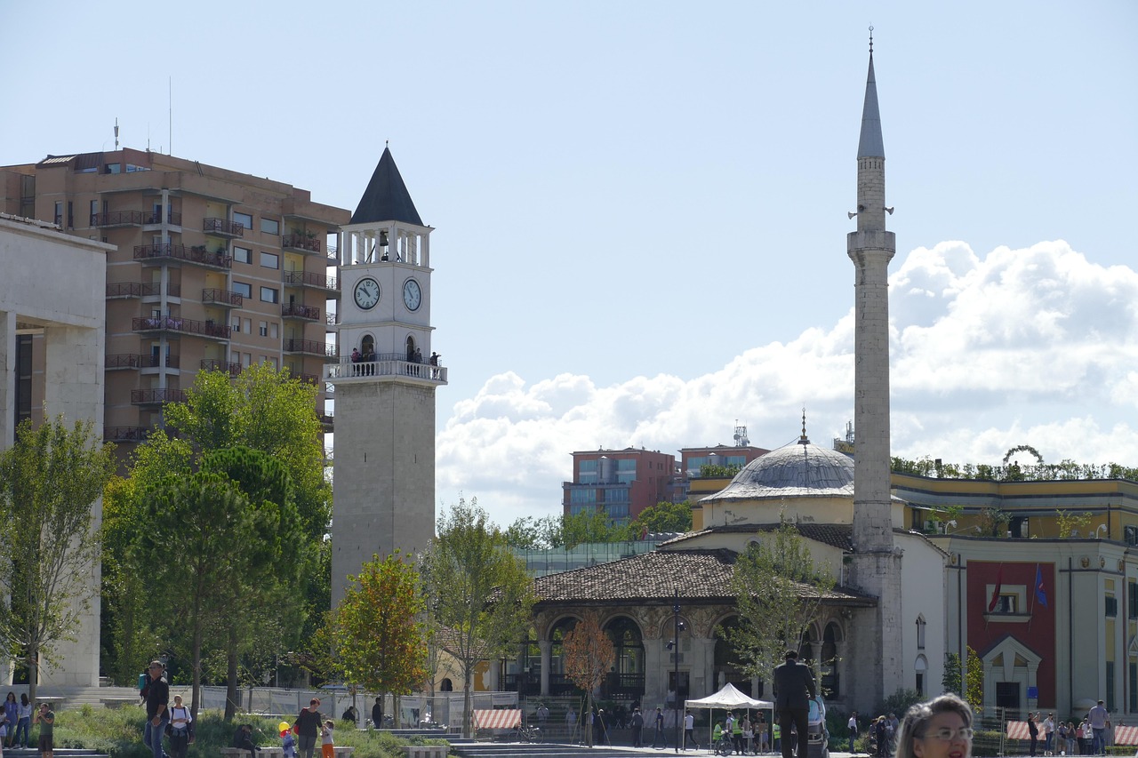 Tirana: Ritme, rumoer en verandering