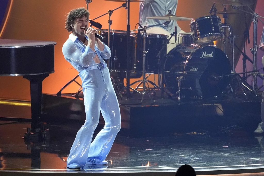Why Are People Comparing Benson Boone to Freddie Mercury? - Bell & Field Music