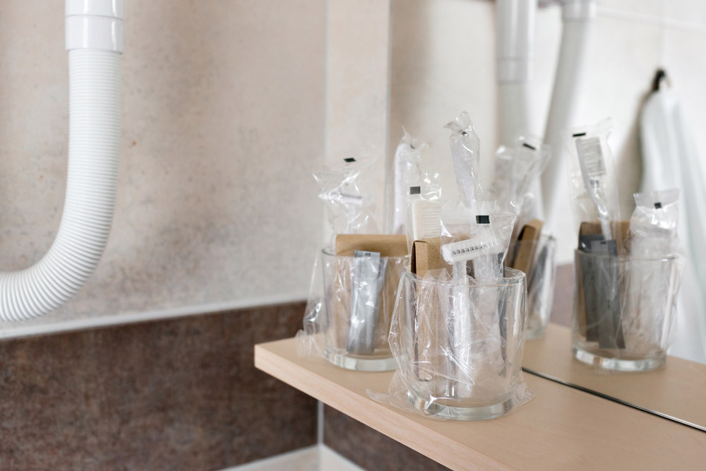 Le conseil du Québec approuve l'interdiction des plastiques à usage unique dans les hôtels et les restaurants | Break Free From Plastic