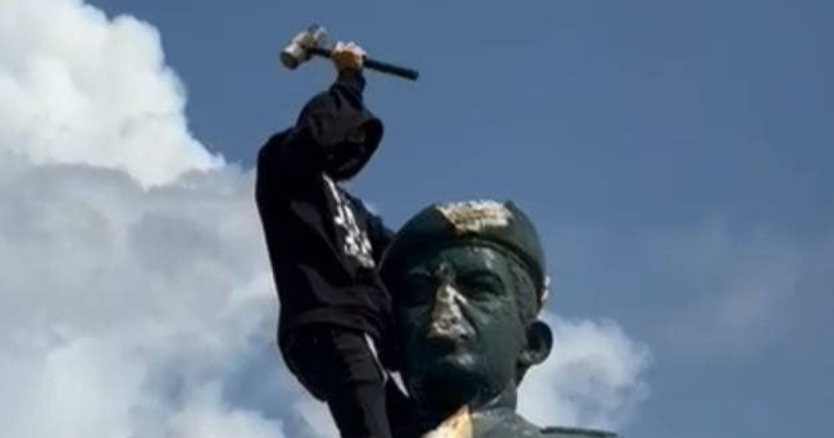 A Chavez Head Dragged Through the Dirt | Caracas Chronicles