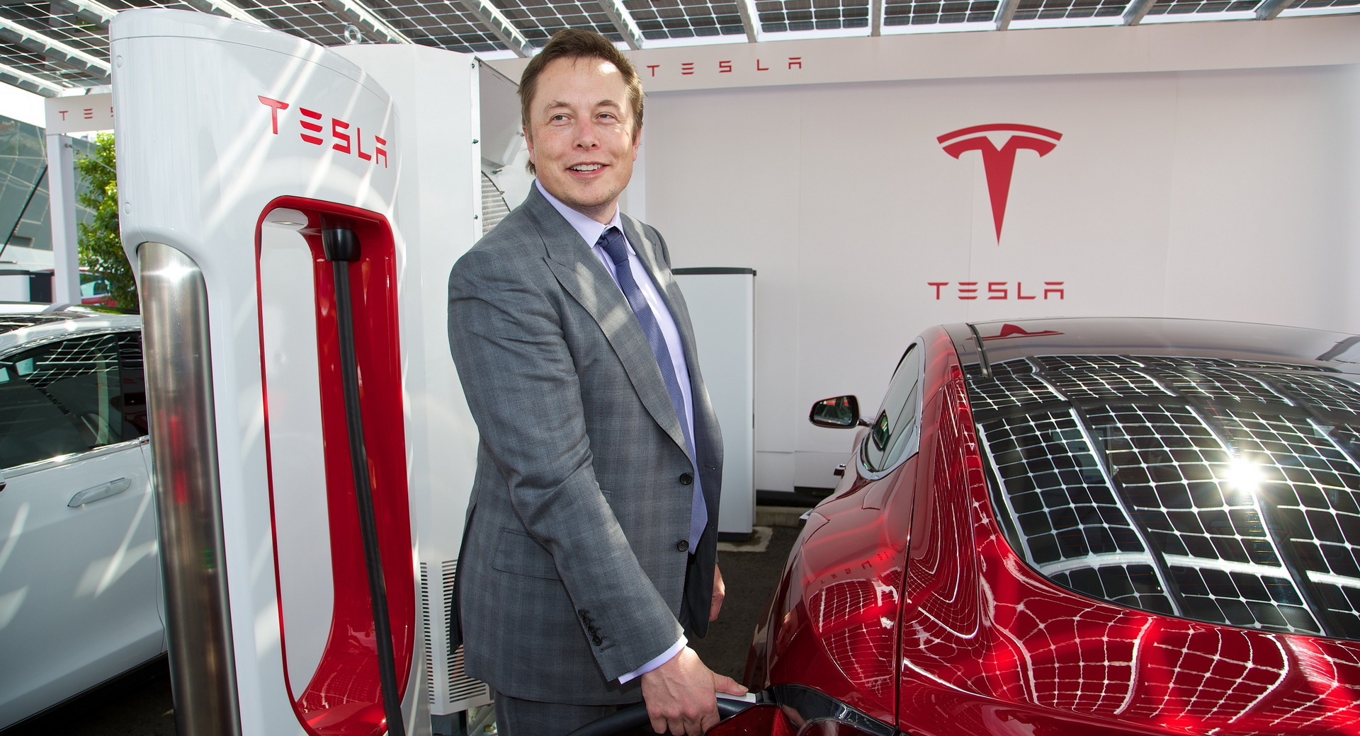 Elon Musk Sold Over $8 Billion Worth Of Tesla Stock, Likely To Fund Twitter Takeover | Carscoops