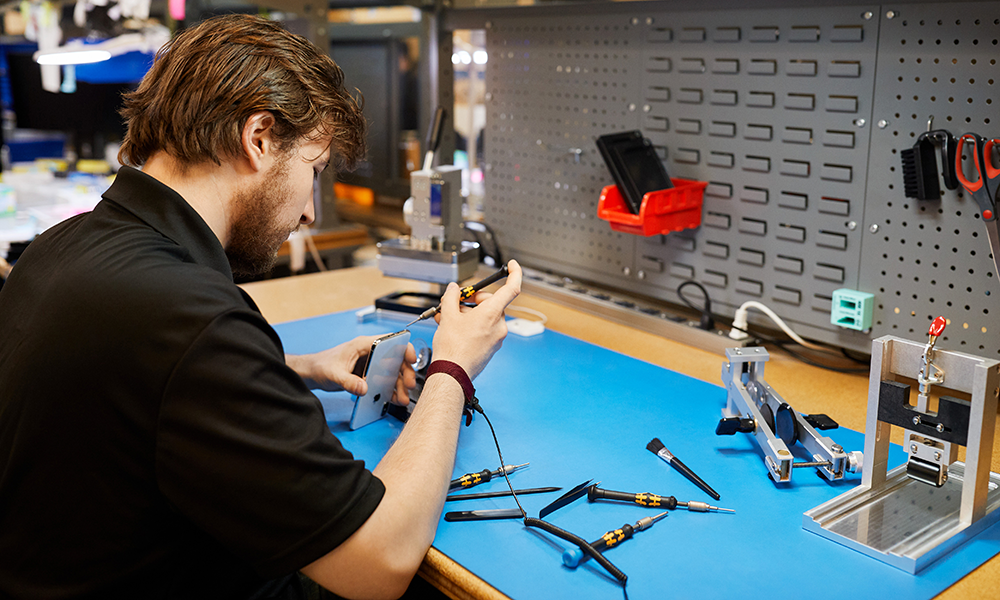 Apple announces out-of-warranty iPhone repair programme