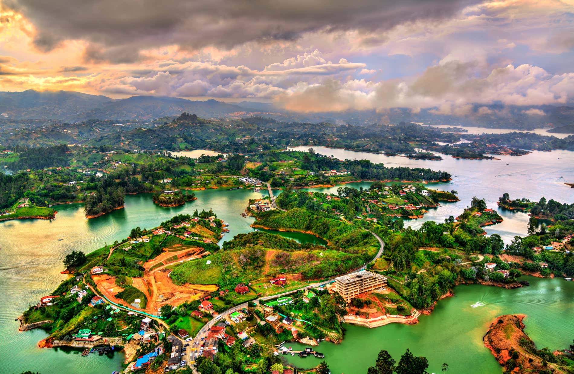 Guatapé Guide: How Far Is It from Medellín & Things to Do | Civitatis
