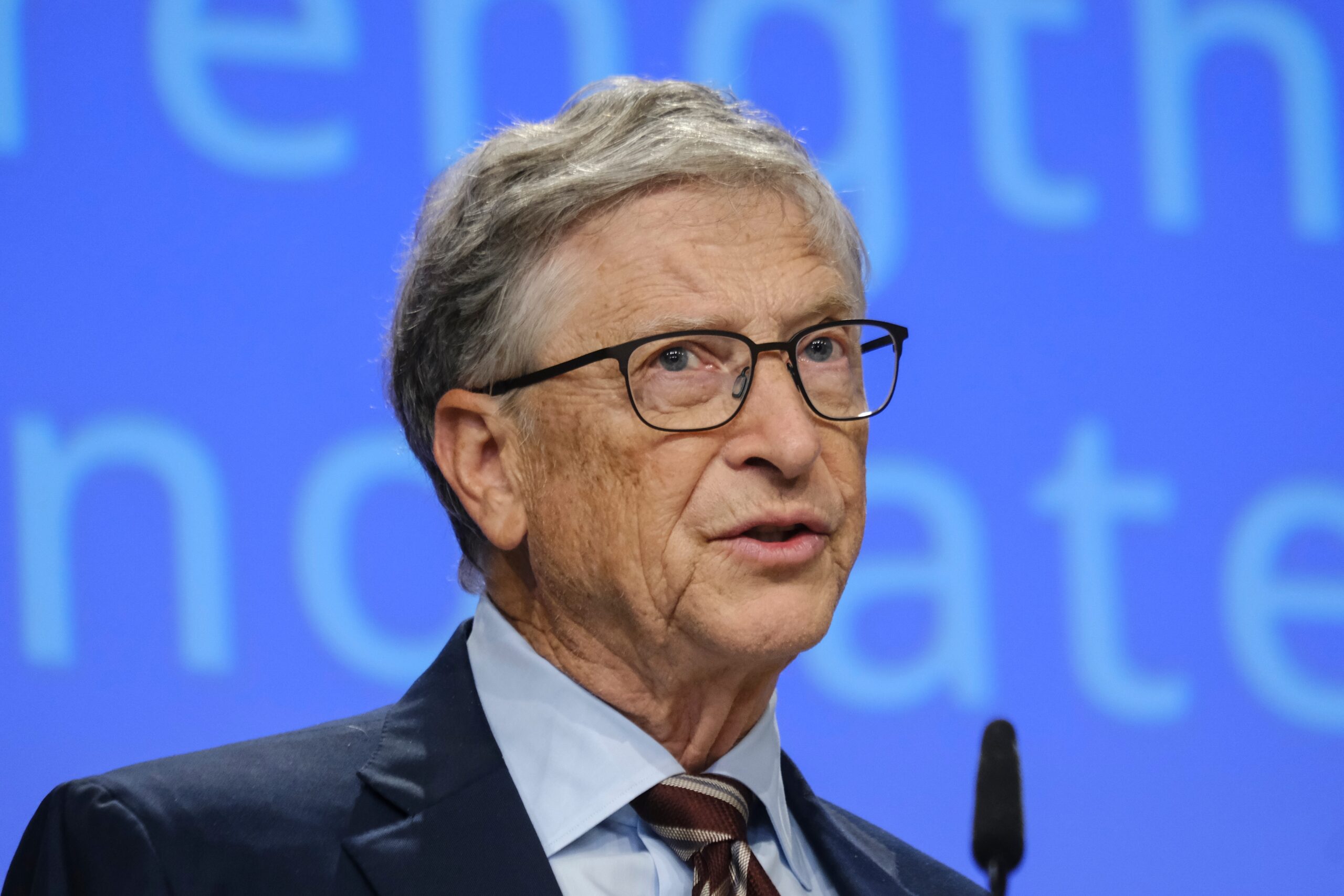 Bill Gates waarschuwt: "AI zit in een bubbel, net als het internet begin jaren 2000" | Clickx