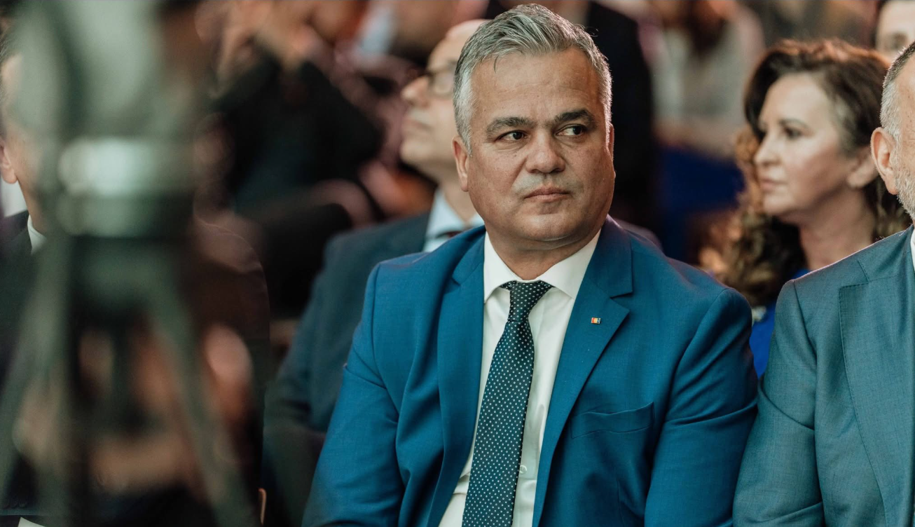 Un șef de CJ se leapădă de rudenia cu un senator PNL