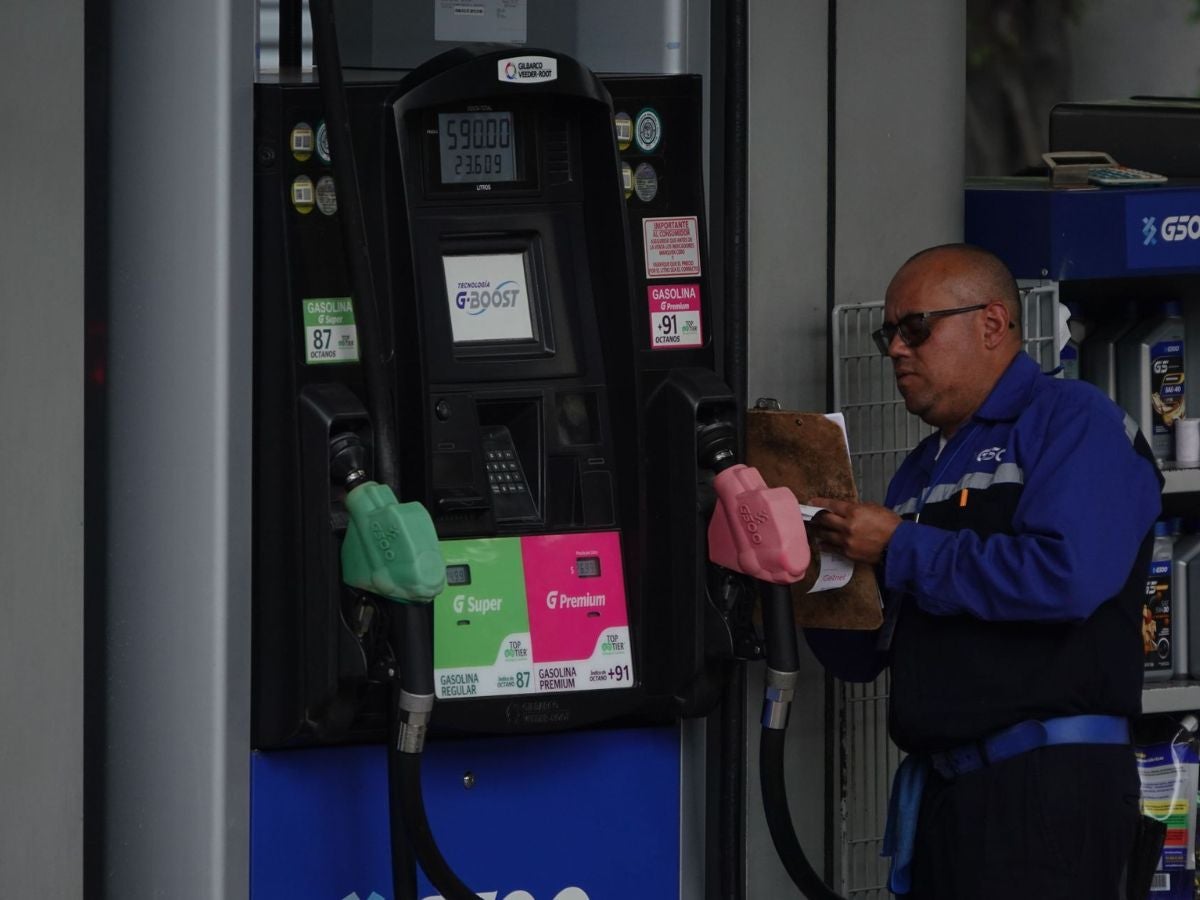 Autos - ¡Baja la Magna! Precio de la gasolina hoy viernes 13 de febrero de 2026