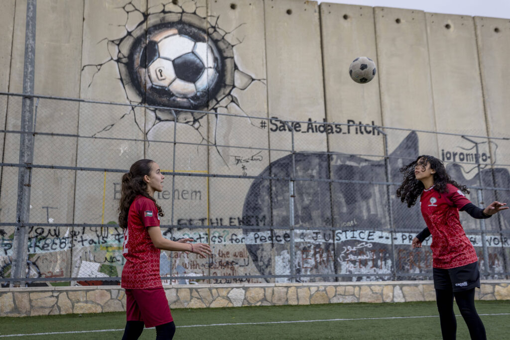Cisgiordania, Israele ordina demolizione di campo sportivo nel campo profughi