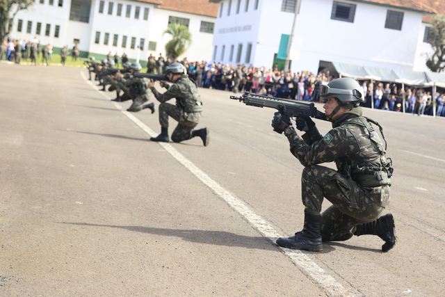 Exército pode dispensar 25 mil recrutas e reduzir operações militares - Forças Terrestres