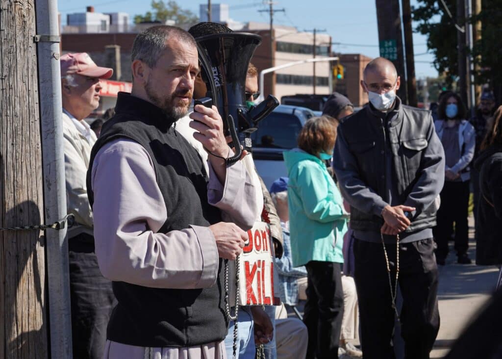 Franciscan friar sentenced to nearly a year behind bars for abortion clinic protests | Franciscan Media