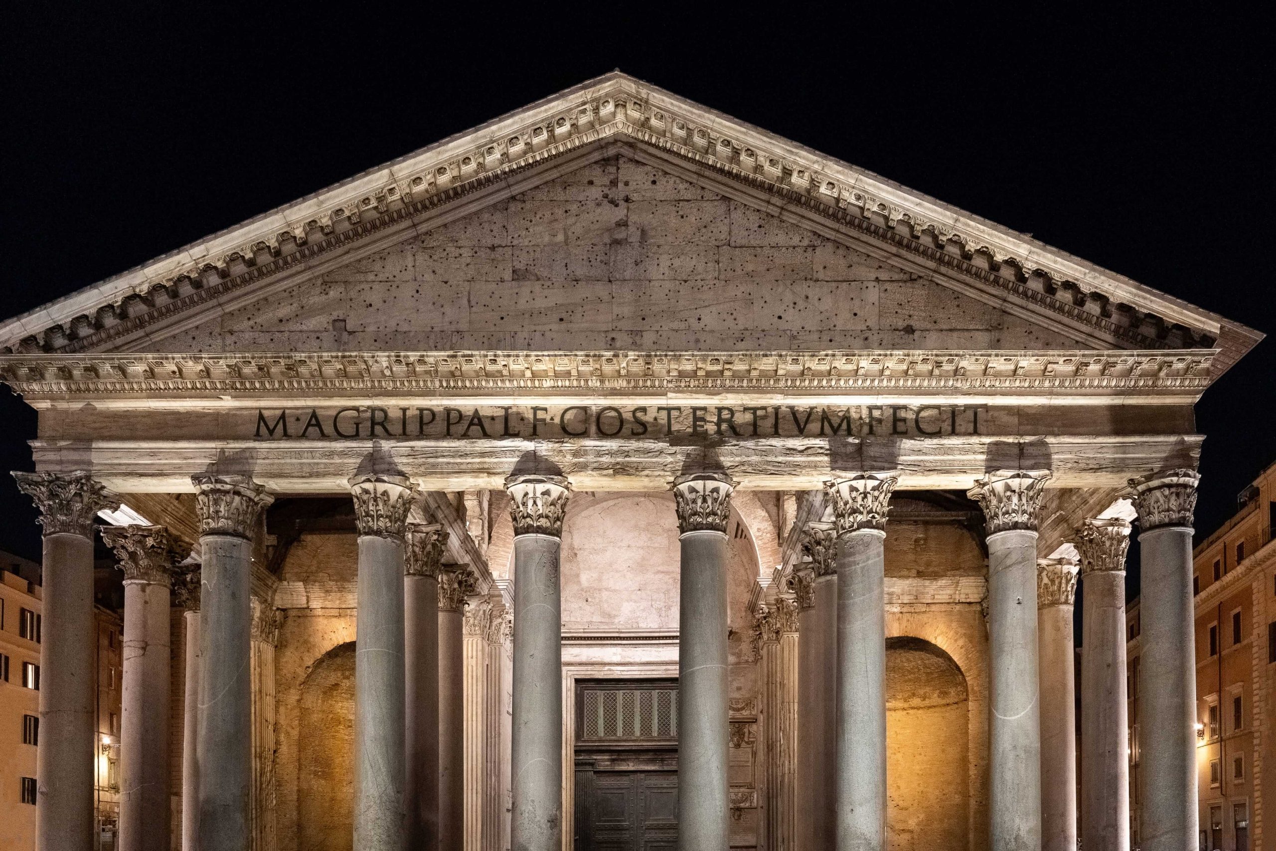 Pantheon, il monumentale portone di bronzo con una serratura di 2000 anni