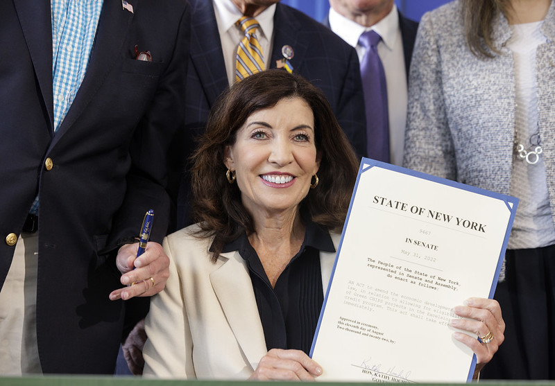 'A Bill Like This Should Be A No-Brainer': Hochul Yet to Move on Legislation Restoring Comptroller's Contract Review Powers