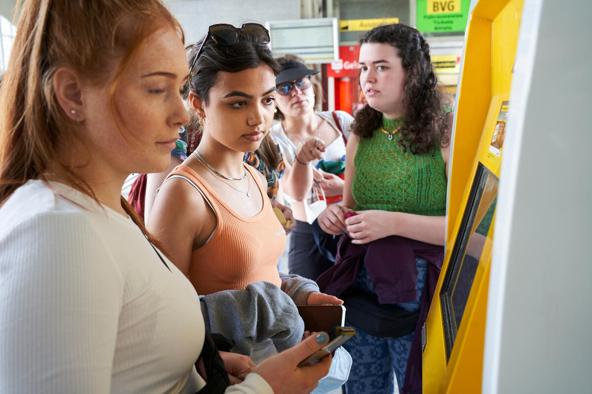 5 reasons why affordable and accessible public transport is crucial for social and climate justice - Greenpeace International